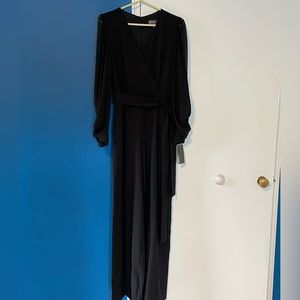 NWT Donna Ricci black jumpsuit. Size 4
